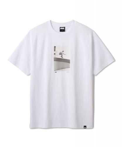 <img class='new_mark_img1' src='https://img.shop-pro.jp/img/new/icons5.gif' style='border:none;display:inline;margin:0px;padding:0px;width:auto;' />FTC x SEAN DOLINSKY - MIKE CARROLL TEE WHITE