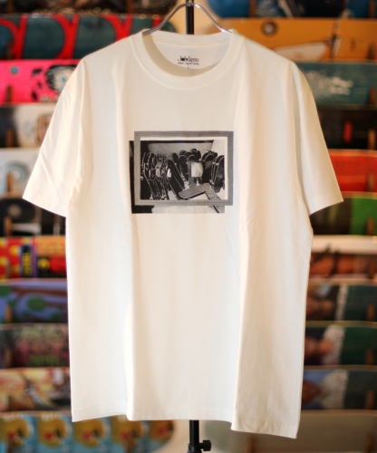 <img class='new_mark_img1' src='https://img.shop-pro.jp/img/new/icons5.gif' style='border:none;display:inline;margin:0px;padding:0px;width:auto;' />JOBLESS PREMIERE PHOTO TEE NATURAL</p>