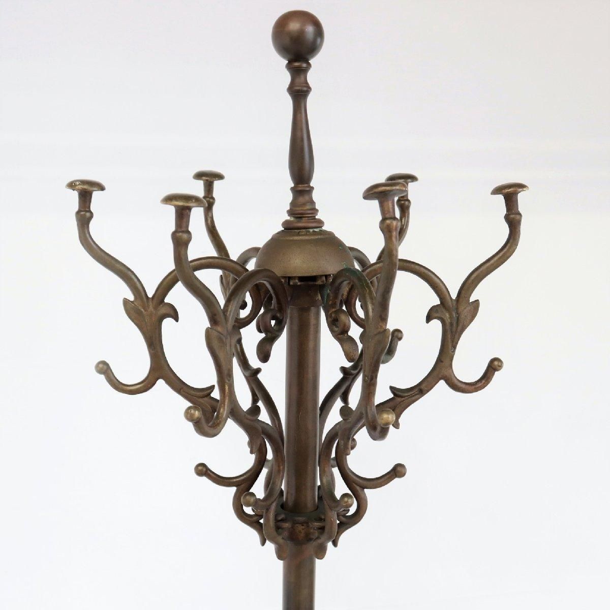 アメリカのヴィンテージ・アンティークのテーブルやショーケースなど