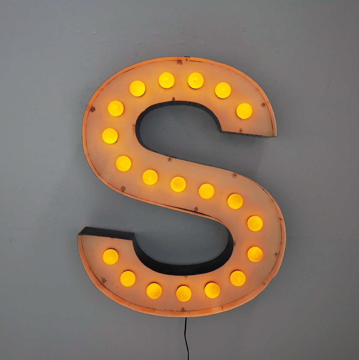 アメリカ ヴィンテージ 電飾立体看板 アルファベット文字 S サイン 壁面ディスプレイ 店舗装飾 -通販-ローズボールアンティークス