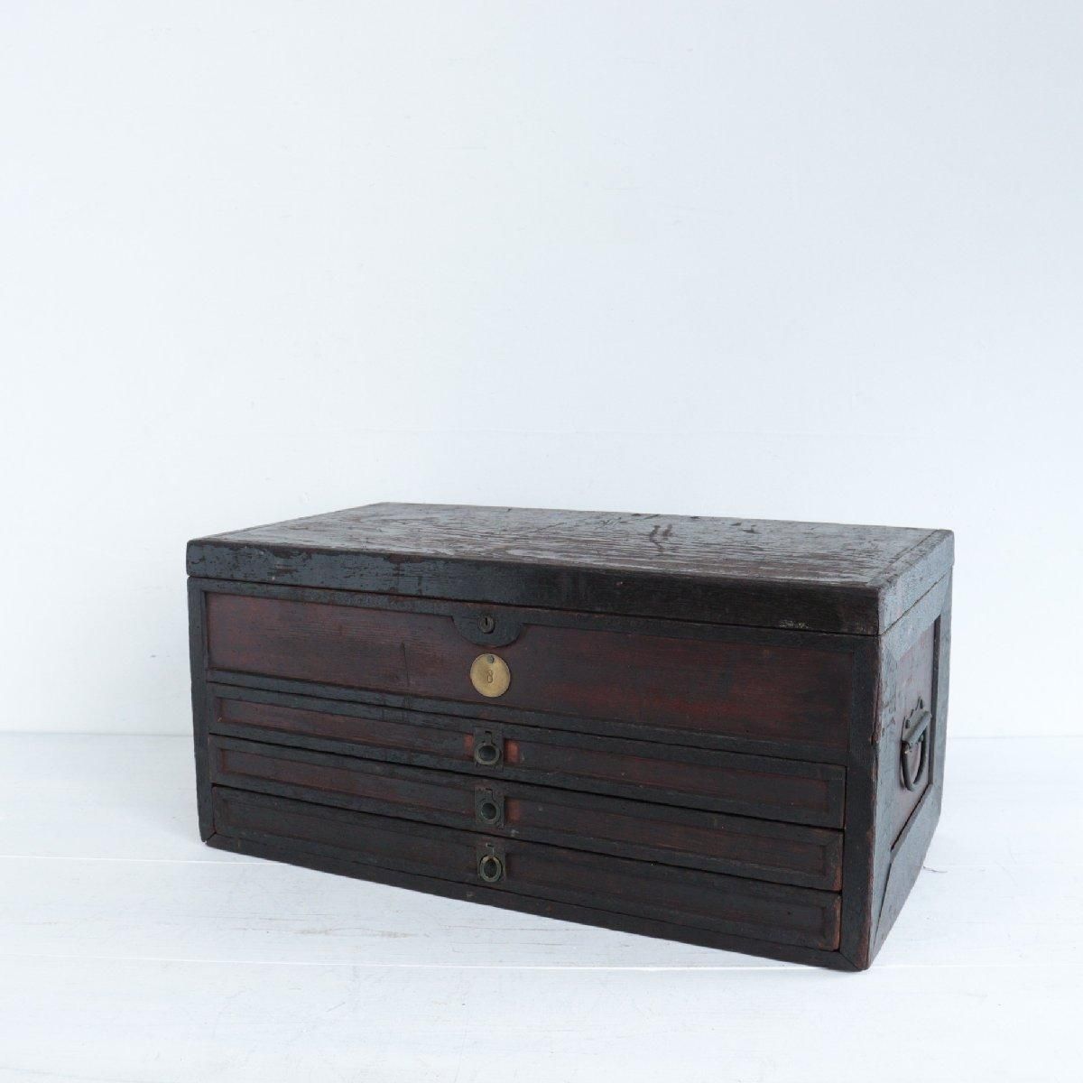 中型西洋アンティーク木製 美しい彫刻に見惚れるフレンチキャビネット 63109 アンティーク家具