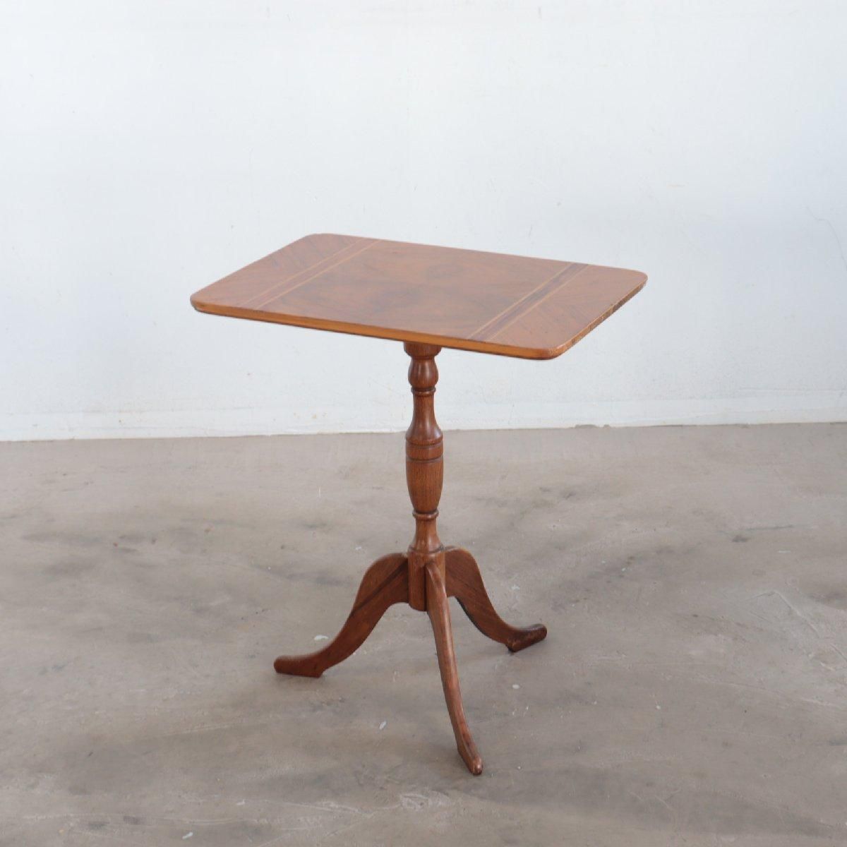 アンティークサイドテーブル 雰囲気ある風合いのサイドテーブル