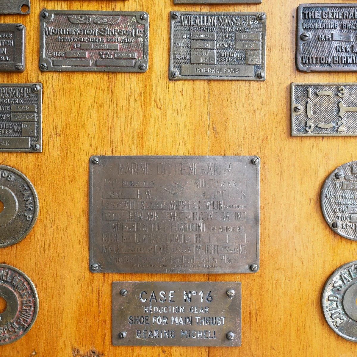 アメリカ アンティーク 企業プレート 額装 金属製 エンボス文字 装飾