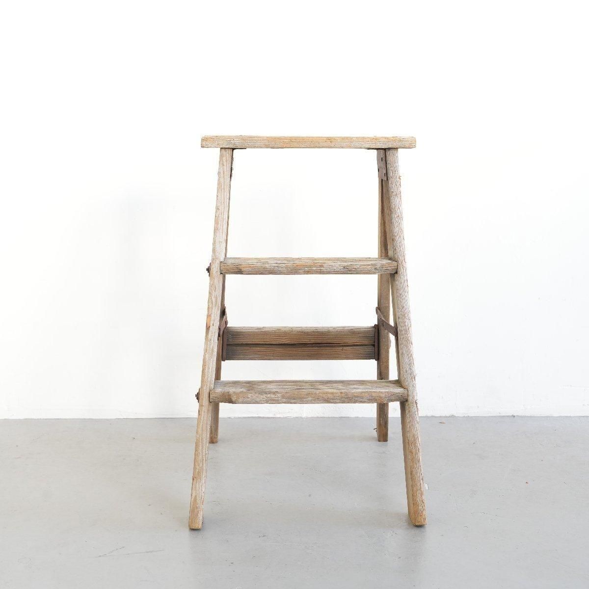 アンティーク　レトロ　足場 脚立 ペンキの跡が残るレトロ感溢れる木製の脚立 DC5508 – 古福庵