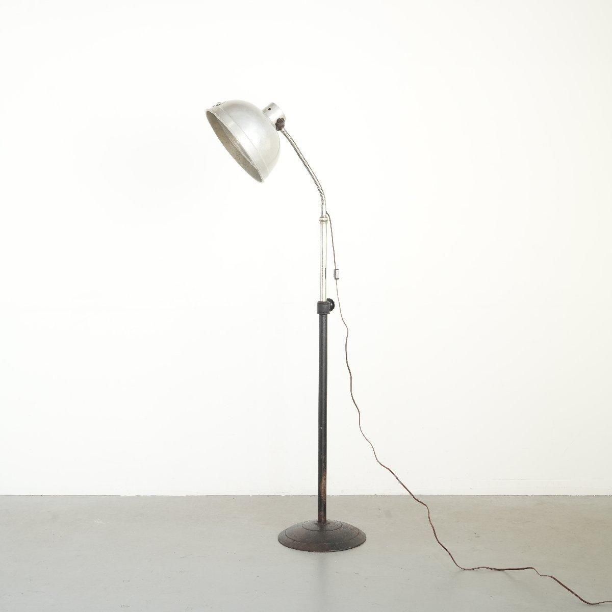 2000's アルミ フロアライト インダストリアル ヴィンテージ モダン 2000's アルミ フロアライト インダストリアル ヴィンテージ