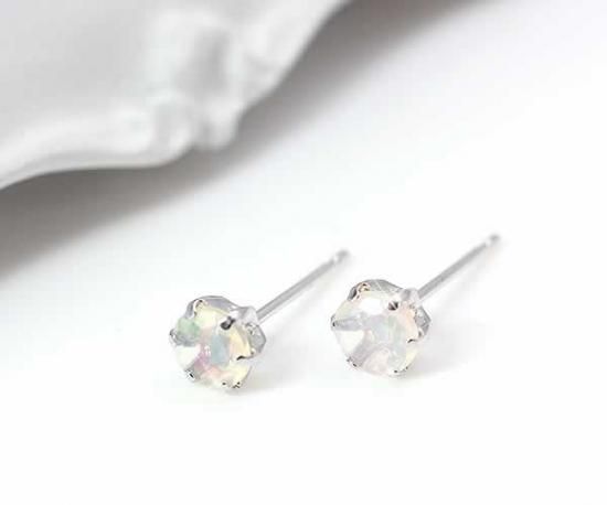 女性へのプレゼント K18WG エチオピア産 オパール ピアス 18金ホワイト