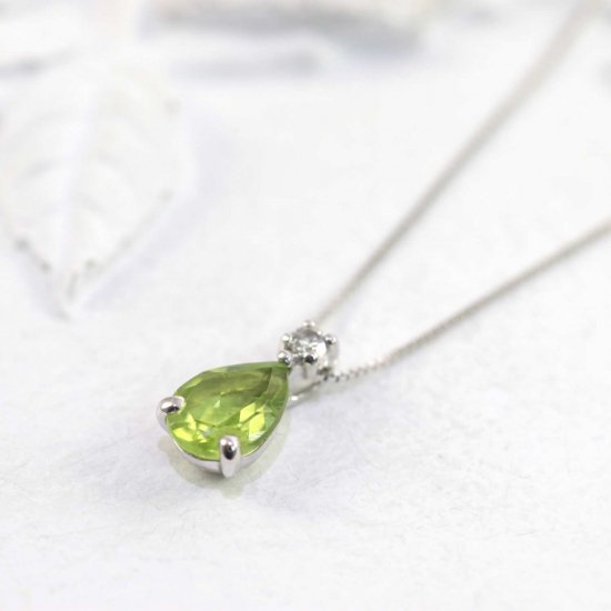 女性へのプレゼント K10WG ８月の誕生石 ペリドット＆ダイヤモンド