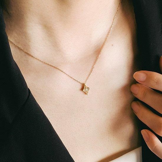 女性へのプレゼント K18 心葉 ダイヤモンド 0.1ct 葵×菱形 女性へのプレゼント K18 心葉 ダイヤモンド 0.1ct 葵×菱形