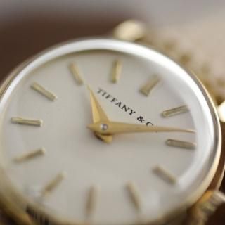 <img class='new_mark_img1' src='https://img.shop-pro.jp/img/new/icons47.gif' style='border:none;display:inline;margin:0px;padding:0px;width:auto;' />TIFFANY & Co.  by IWC｜ラウンド｜手巻き・1962年製｜レディースアンティーク時計