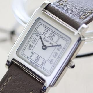 <img class='new_mark_img1' src='https://img.shop-pro.jp/img/new/icons47.gif' style='border:none;display:inline;margin:0px;padding:0px;width:auto;' />TIFFANY & Co. ティファニー｜クラシックスクエア｜クォーツ・1990年代製｜レディースアンティーク時計