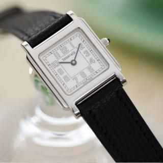 <img class='new_mark_img1' src='https://img.shop-pro.jp/img/new/icons47.gif' style='border:none;display:inline;margin:0px;padding:0px;width:auto;' />TIFFANY & Co. ティファニー｜クラシックスクエア｜クォーツ・1990年代製｜レディースアンティーク時計