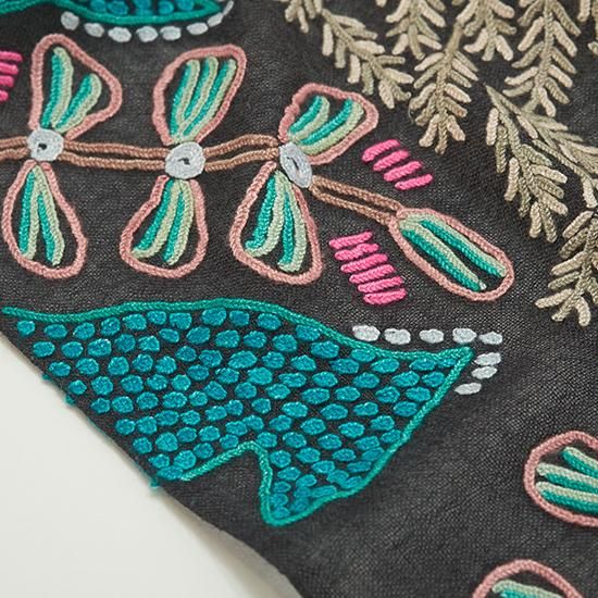 ウール&シルク 手刺繍ストール 60cm×190cm(オフブラック) S ウール&シルク 手刺繍ストール 60cm×190cm(オフブラック) S