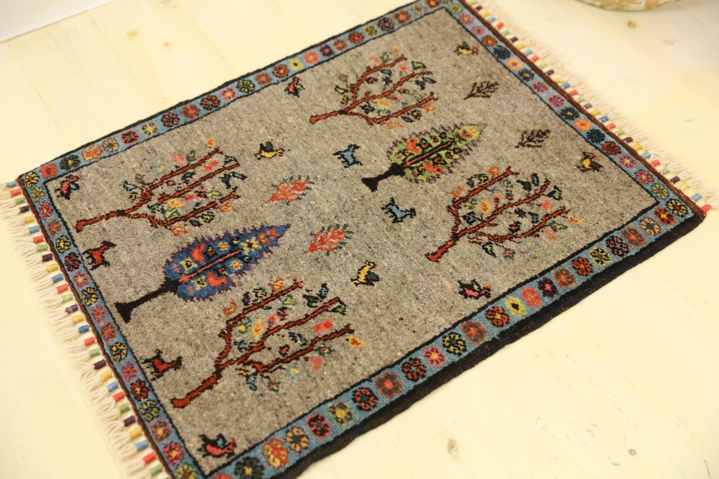 トルコ絨毯 ９５ｘ６４ｃｍ ID５５８８ グレー絨毯 草木染絨毯 玄関 