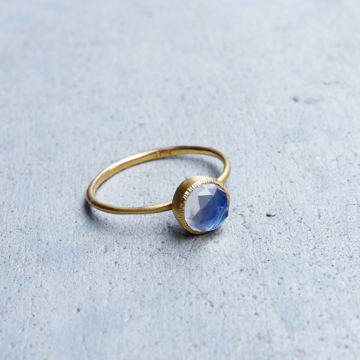SATOMI KAWAKITA (サトミカワキタ) 6mm Rainbow Moonstone SATOMI KAWAKITA (サトミカワキタ) 6mm Rainbow Moonstone