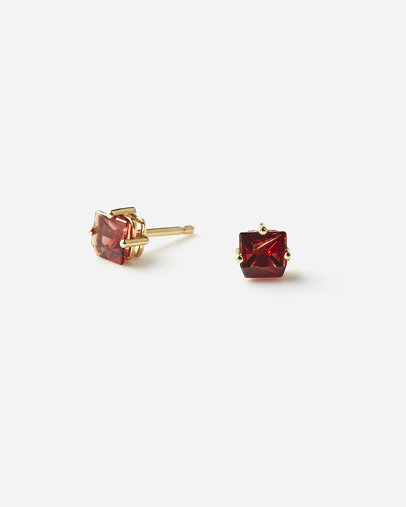 KLAR  Rhodolite Garnet Stud Earrings | ɥ饤 ԥ