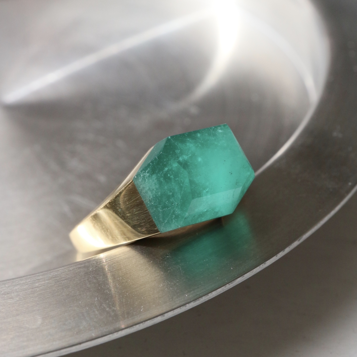 bororo（ボロロ）Emerald Mini Rock Ring (Round) | エメラルド リング 