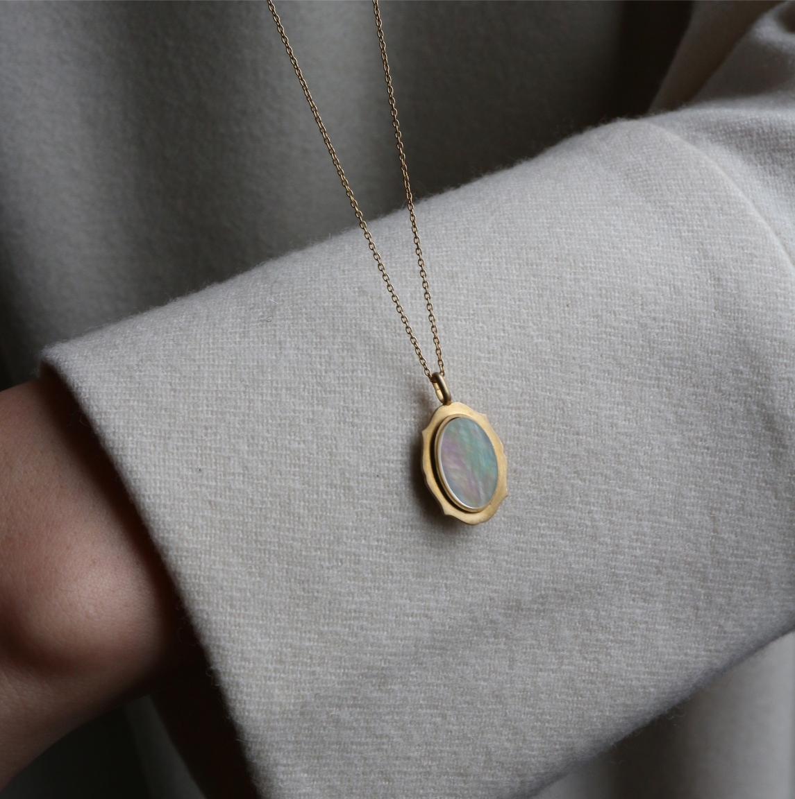 jaren ( ヤーレン ) frame necklace oval | 白蝶貝 ネックレス - CULET 公式オンラインサイト jaren ( ヤーレン ) frame necklace oval | 白蝶貝 ネックレス - CULET 公式オンラインサイト