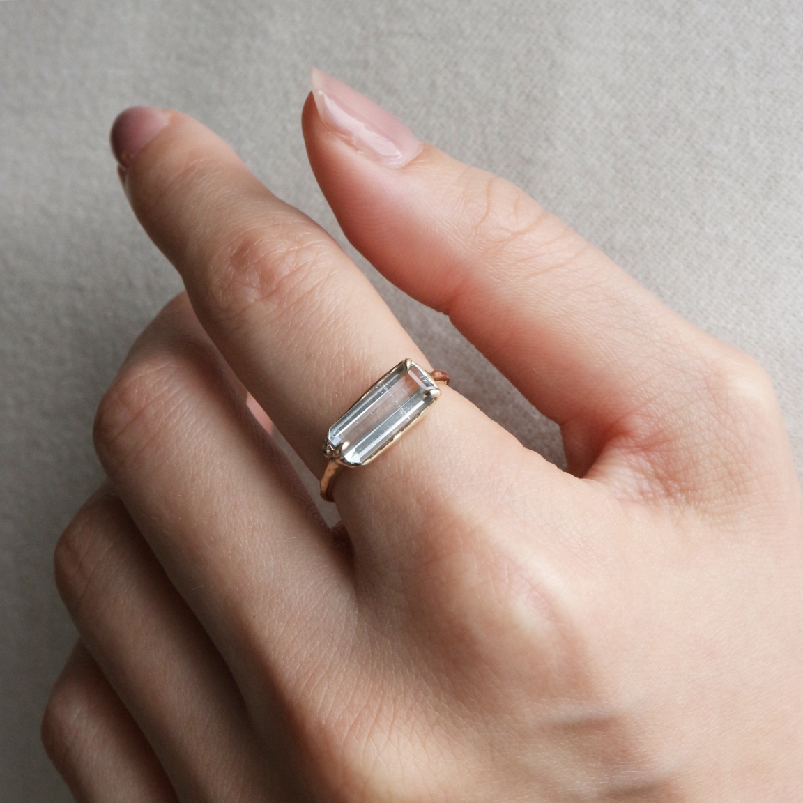 人気沸騰ブラドン Fillyjonk(フィリフヨンカ) バイカラートパーズ | ring Moss アクセサリー