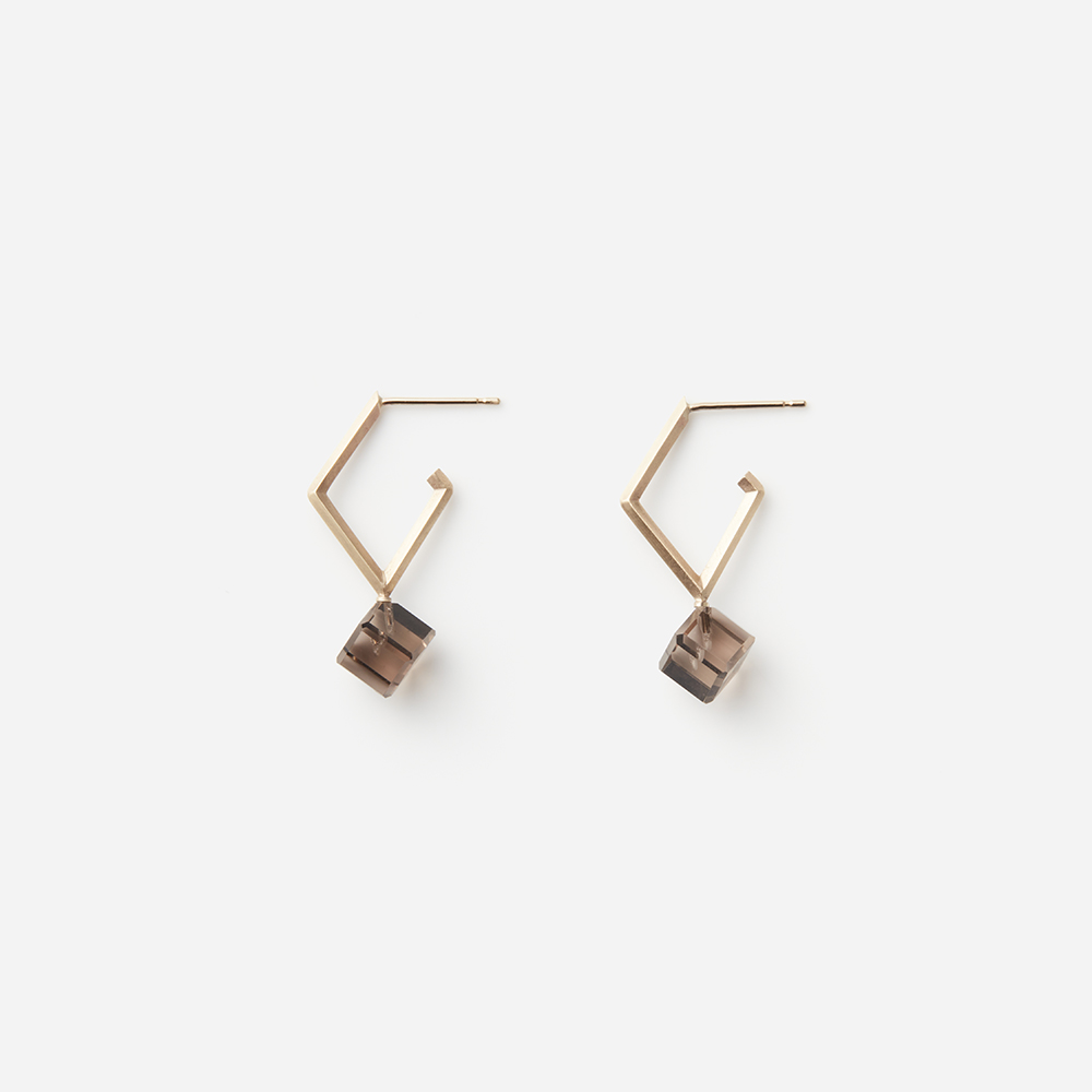 jaren ( ヤーレン ) Dia Shaped Earrings | スモーキークォーツ jaren ( ヤーレン ) Dia Shaped Earrings | スモーキークォーツ