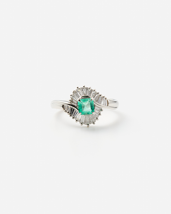 <img class='new_mark_img1' src='https://img.shop-pro.jp/img/new/icons1.gif' style='border:none;display:inline;margin:0px;padding:0px;width:auto;' />Vintage Collection Emerald Diamond Ring  |   