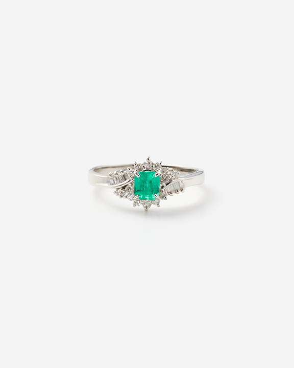 <img class='new_mark_img1' src='https://img.shop-pro.jp/img/new/icons1.gif' style='border:none;display:inline;margin:0px;padding:0px;width:auto;' />Vintage Collection Emerald Diamond Ring  |   