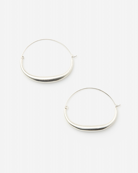 CRESCENT MOON hoop earring | Сԥ<img class='new_mark_img2' src='https://img.shop-pro.jp/img/new/icons8.gif' style='border:none;display:inline;margin:0px;padding:0px;width:auto;' />