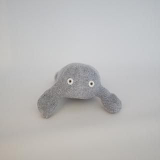 【人形作家】灰色のヒツジの人形【匿名配送】 マイストーリー まんまるヒツジさん 15cm ブルー ぬいぐるみ