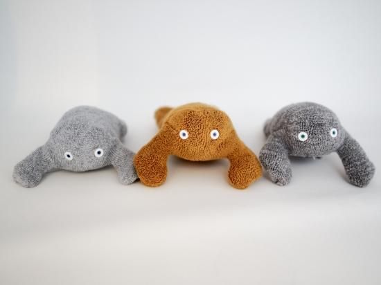 【人形作家】灰色のヒツジの人形【匿名配送】 マイストーリー まんまるヒツジさん 15cm ブルー ぬいぐるみ