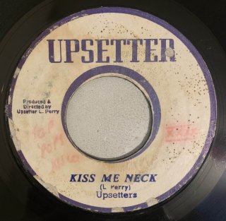 UPSETTERS - KISS ME NECK