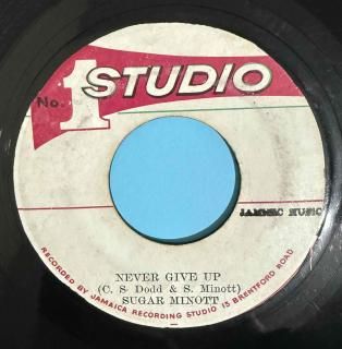 SUGAR MINOTT - NEVER GIVE UP