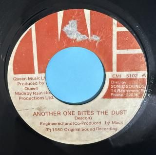 QUEEN - ANOTHER ONE BITES THE DUST