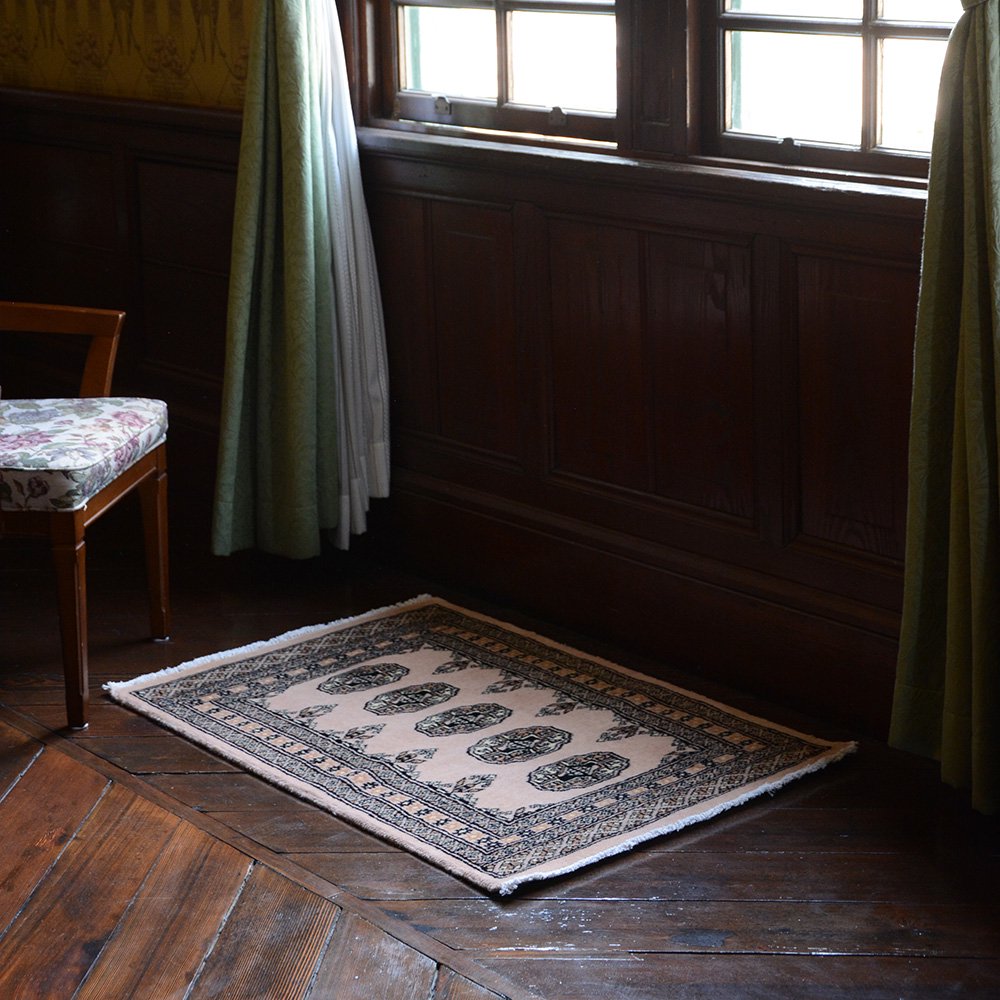 パキスタン 手織 ウール 絨毯 9×16 ベージュ系 玄関マットサイズ 約65×97cm - じゅうたん 玄関マット 通販専門  ワールドカーペットオリジン 福岡博多
