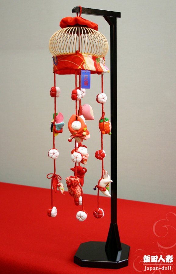 つるし飾り つるし雛 正絹古布 手縫い 楓（かえで）台付 一式 104868 [DC-3550] - 飯田人形オンラインショップ