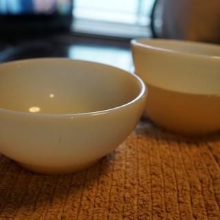<img class='new_mark_img1' src='https://img.shop-pro.jp/img/new/icons47.gif' style='border:none;display:inline;margin:0px;padding:0px;width:auto;' />VINTAGE Fire-King CHILI BOWL