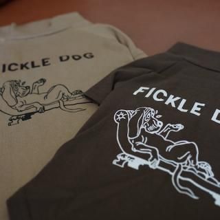 <img class='new_mark_img1' src='https://img.shop-pro.jp/img/new/icons14.gif' style='border:none;display:inline;margin:0px;padding:0px;width:auto;' />FICKLE DOG SLEEVE SHIRT