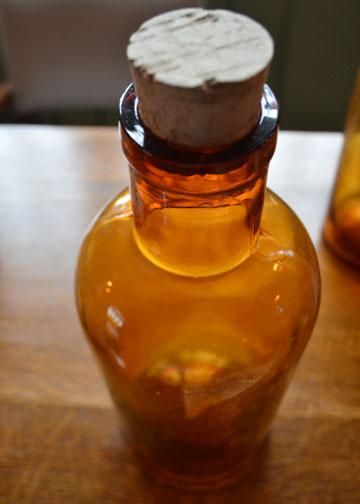 アンティークアンバーボトル【パディントン】｜アンティーク家具