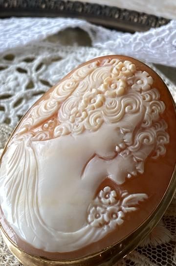 【アンティーク】9金刻印 シェルカメオブローチ英国製、逸品！ 最終価格、匿名発送 18__01_1300x.jpg?v=1741562074