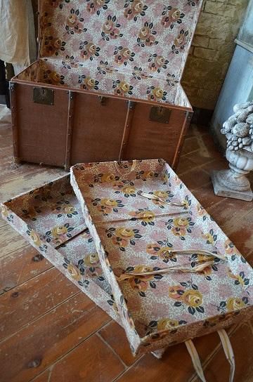アンティークの荷物置き Amazon.co.jp: リビングキャビネット 扉付き収納家具 飾り棚