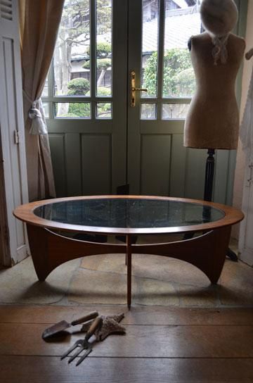 ピラミッドG-PLAN オーバル　コーヒーテーブル本体 G-PLAN GLASS TOP COFFEE TABLE (OVAL) 入荷！ – transista