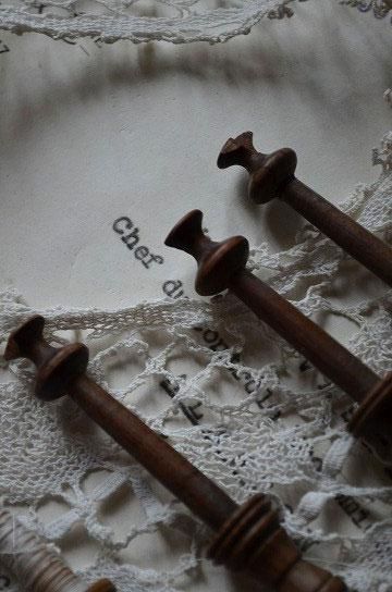 ボビンレースを編む為の木製ボビン【パディントン】｜ブロカント