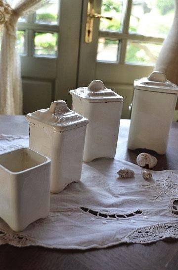 フランスアンティーク 陶器キャニスター 4個セット Ditmar Urbach フランスアンティーク 陶器キャニスター 4個セット Ditmar Urbach