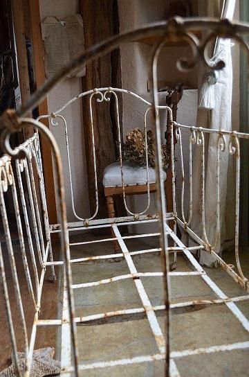 アンティークアイアンべビーベッド アンティーク アイアンベビーベッド～【パインフラット