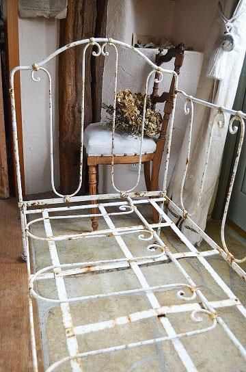 アンティークアイアンベビーベッド【パディントン