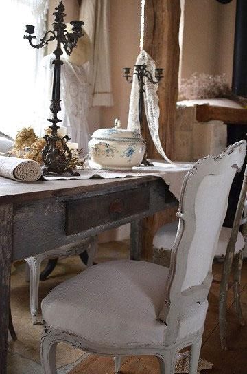 スェーデン樺材ホワイトティーテーブルグスタフス様式