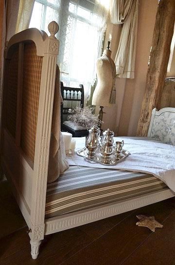 トワルドジュイ　フォンテブロー　ベッドカバー　 フランスアンティーク　ダブル 天使のトワルドジュイのルイ16世フレンチベッド【パディントン