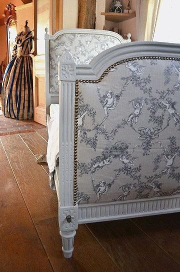 トワルドジュイ　フォンテブロー　ベッドカバー　 フランスアンティーク　ダブル 天使のトワルドジュイのルイ16世フレンチベッド【パディントン