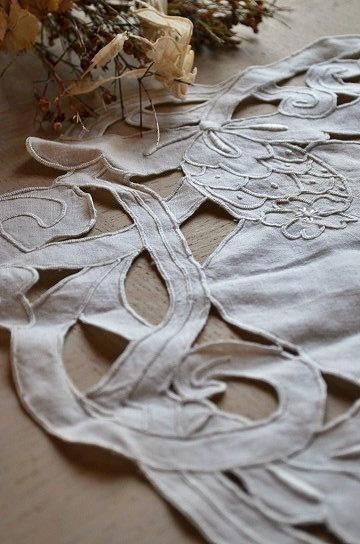 アンティークフランス オープンカットワーク リシュリュー天使 手刺繍ロングクロス 正方形に近い長方形) フランス アンティークリネン テーブル
