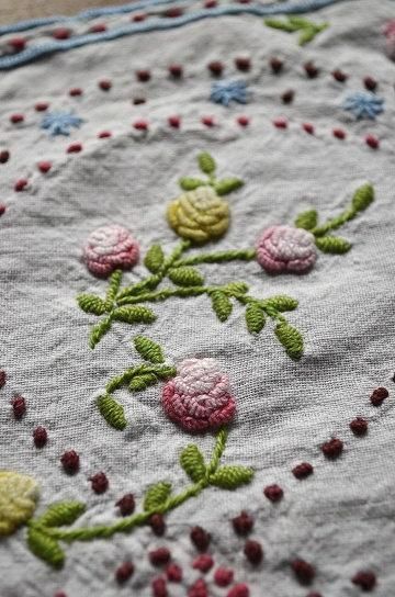 ローズ柄フランス刺繍ドイリー【パディントン】｜ブロカント