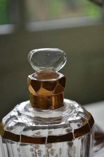 フランスアンティークヴィンテージパフュームボトル香水瓶薔薇ローズブロカント蚤の市 フランス 香水瓶 パフュームボトル 蝶とバラ ワインレッド