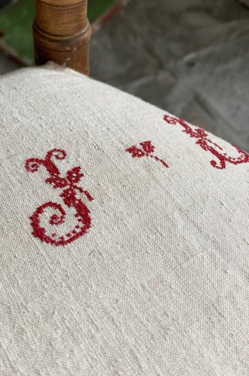 モノグラム刺繍